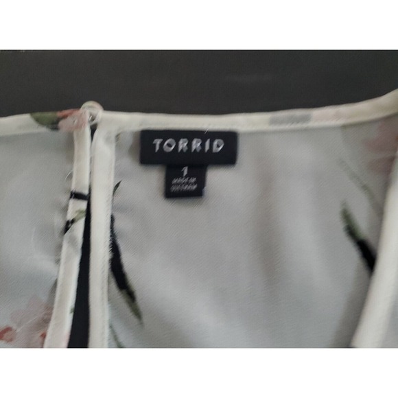 Torrid Size 1 (1X-M/L)Sheer Flutter Sleeve White Pink Floral Elastic Waist Tunic - Picture 11 of 11